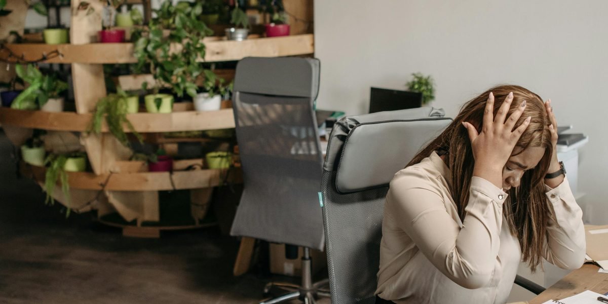 A logistics manager appears frustrated while reviewing delivery routes, facing significant economic losses due to map errors.
